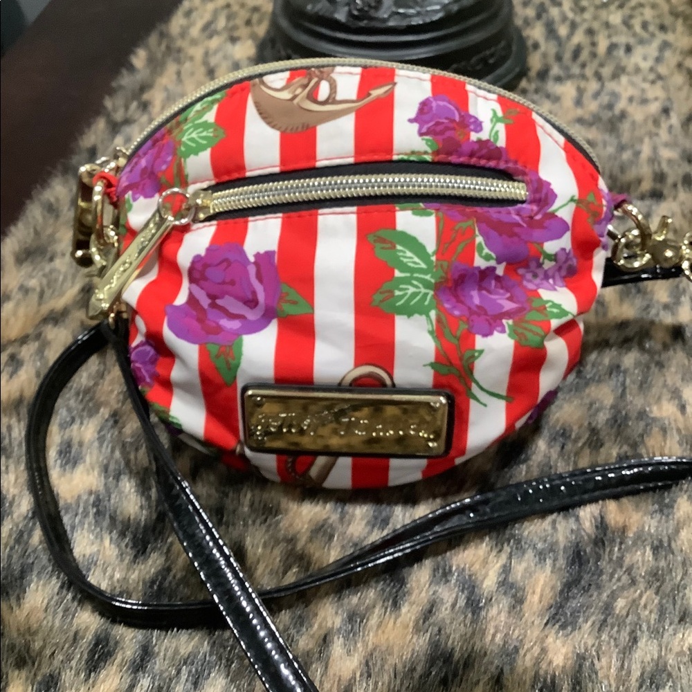 BETSEY JOHNSON SMALL CROSSBODY